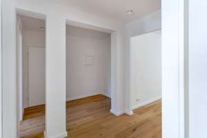 Kantstraße right on your doorstep – perfectly laid-out and renovated 2.5-room space miracle – Die vollständige Adresse der Immobilie erhältst du vom Anbieter., 10625 Charlottenburg, Berlin – Vorschaubild 5