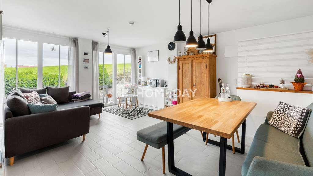 Immobilie in Rimsting - Stilvolle Maisonettewohnung mit PV-Anlage, 2 Stellplätzen und freiem Bergblick in ruhiger Lage - Bild 2