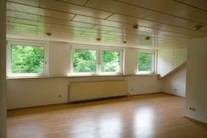 Helle Dachgeschosswohnung mit Waldblick