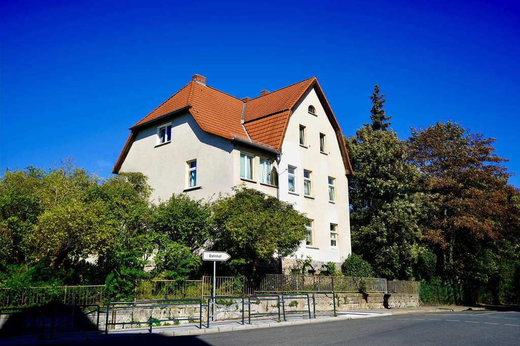Immobilie in Weimar - Freistehendes Mehrfamilienhaus in Weimar mit großen Garten - Bild 0