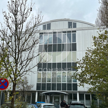 Ideale Kombination/Top Moderne Büros und Halle. combine Transaction