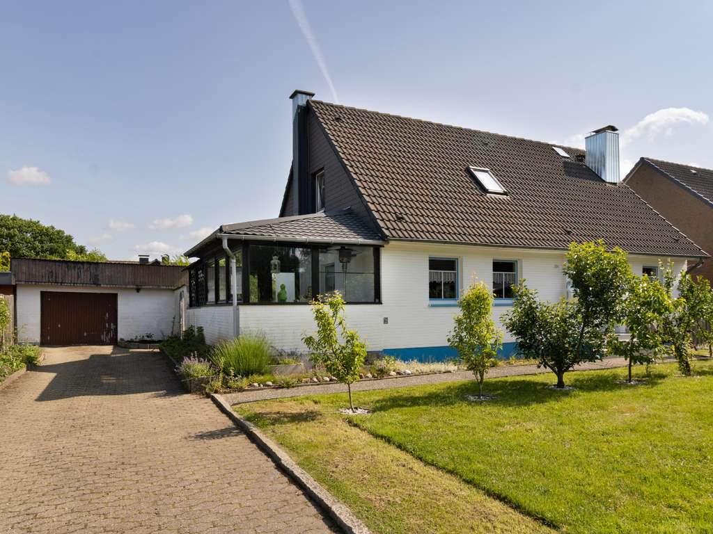 Komplett saniertes Einfamilienhaus mit wasserführendem Holzofen