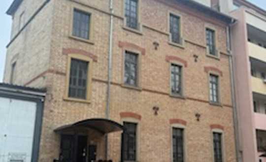Vielseitiges Mehrfamilienhaus (Wohn-Geschäftshaus) in Karlsruhe/ Weststadt