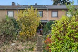 Gepflegtes Reihenmittelhaus mit Garage und Einbauküche in Krefeld-Benrad – Die vollständige Adresse der Immobilie erhältst du vom Anbieter., 47804 Benrad-Süd, Krefeld – Vorschaubild 2