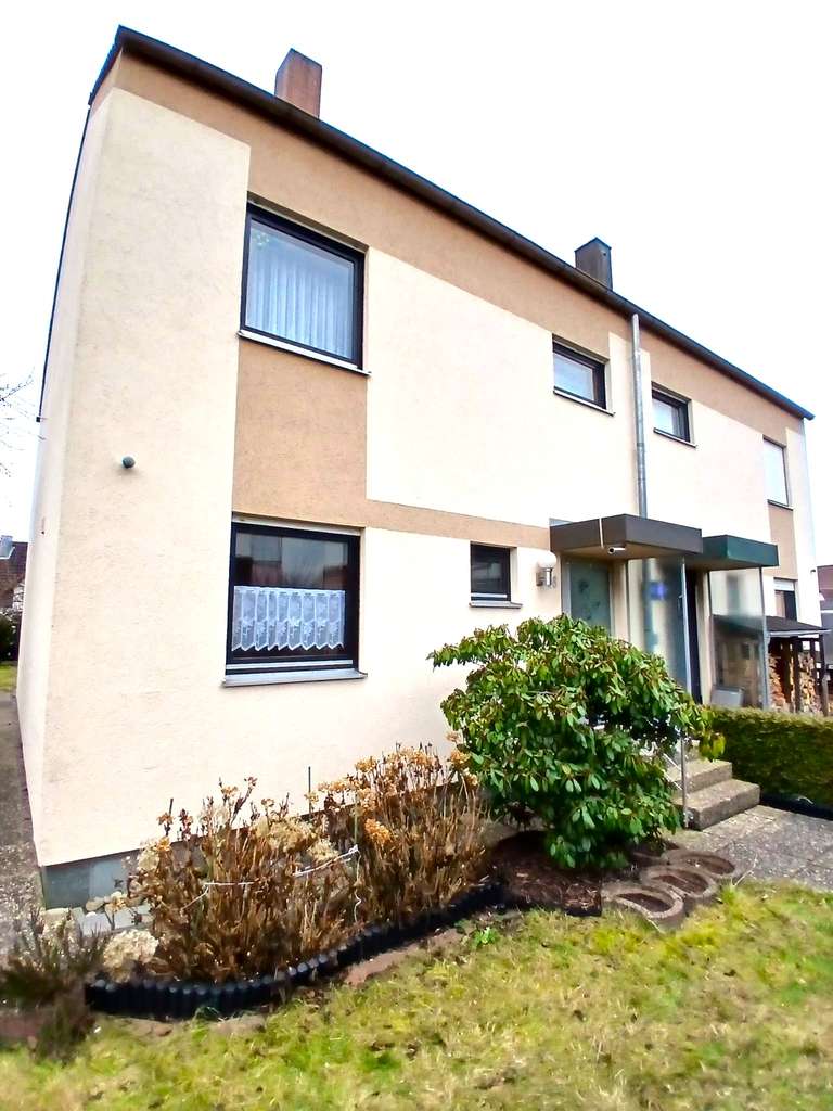 Immobilie in Feucht - Feucht : Raumwunder - gepflegte Doppelhaushälfte  mit sonnigem Garten in Top Lage - Bild 1