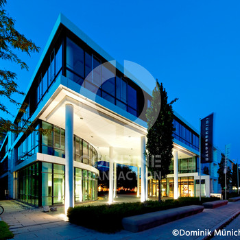 Modernes Design. Parkstadt Schwabing. combine Transaction