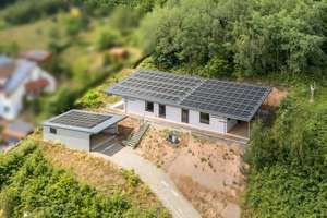 Wohnen auf einer Ebene – Exklusiver Neubau-Bungalow mit Panorama-Terrasse und traumhaften Ausblick – Die vollständige Adresse der Immobilie erhältst du vom Anbieter., 97769 Bad Brückenau – Vorschaubild 2