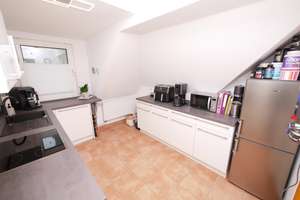Sehr gepflegte 2,5 Raum-Dachgeschoss-Wohnung mit modernem Badezimmer in guter Lage von Buer-Mitte. – Lindenstraße 72, 45894 Buer, Gelsenkirchen – Vorschaubild 3