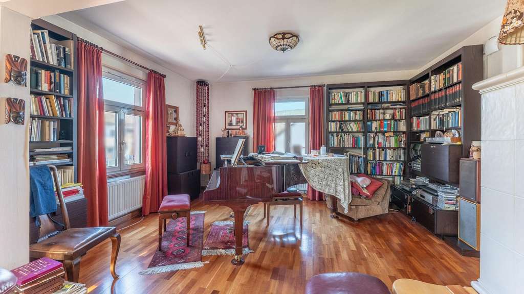 Immobilie in Titisee-Neustadt - Herrschaftliches Dreifamilienhaus mit Villencharakter - reprästentativ, flexibel, werthaltig.  - Bild 4