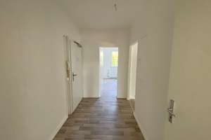 Familienwohnung mit Balkon und Blick ins Grüne  – Richard-Paulick-Straße 14, 6124 Südliche Neustadt, Halle (Saale) – Vorschaubild 4