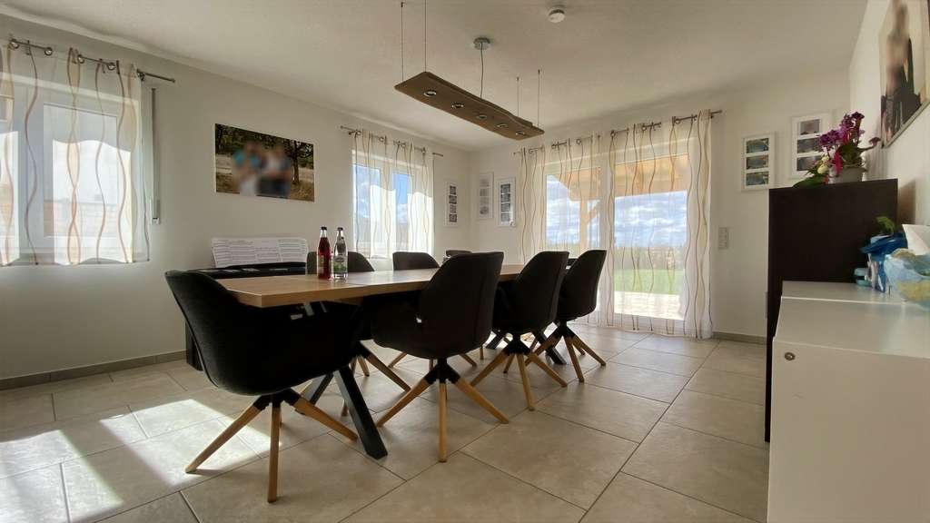 Immobilie in Karlshuld - Neubaujuwel mit Weitblick und viel Platz für die Familie - Bild 2