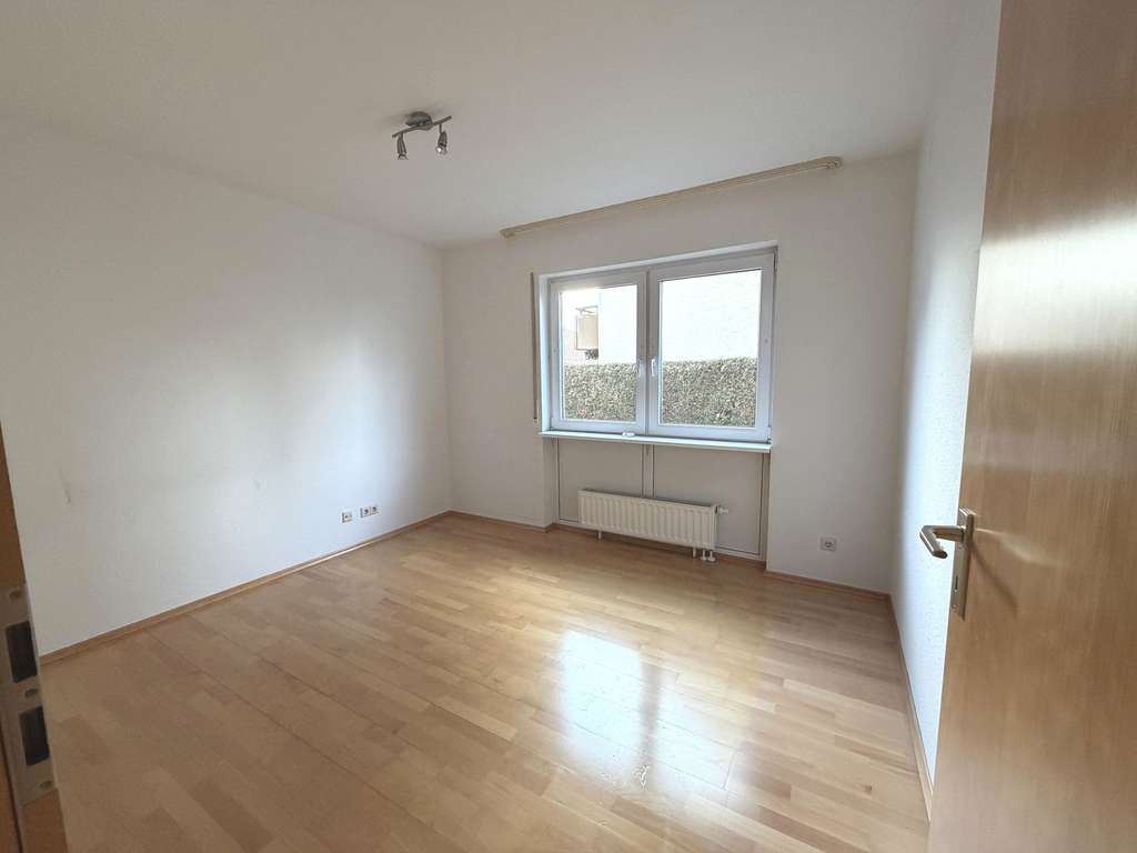 Immobilie in Wolfschlugen - SOFORT EINZIEHEN: Junge 4-Zimmer-Wohnung in TOP Zustand! - Bild 2