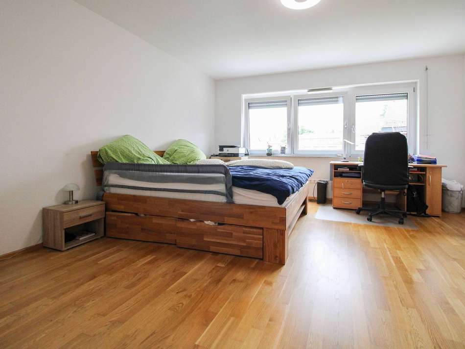 Schlafzimmer 1