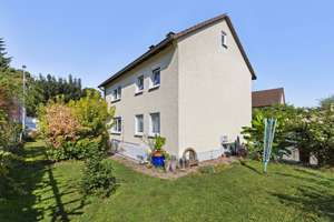 Zweifamilienhaus mit XXL Garten und 2 Garagen – Die vollständige Adresse der Immobilie erhältst du vom Anbieter., 74321 Bietigheim-Bissingen – Vorschaubild 1