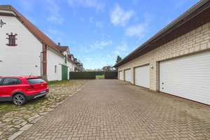 Kapitalanlage & Eigennutzung
Saniertes Bauernhaus mit vermietetem 4-Parteien-Anbau – Die vollständige Adresse der Immobilie erhältst du vom Anbieter., 32683 Barntrup – Vorschaubild 5