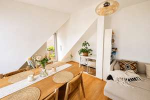 Kapitalanlage mit Charme – Individuelle 2-Zi-Dachgeschosswohnung (2003) in Köln-Sülz – Die vollständige Adresse der Immobilie erhältst du vom Anbieter., 50937 Sülz, Köln – Vorschaubild 2