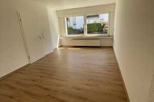 Renovierte Doppelhaushälfte Zentrum; Glasfaser, Garten, Carport und separate Garage – Korbstraße 18, 51789 Oberbergischer Kreis – Vorschaubild 3