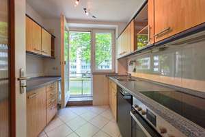 Sonnige Terrassen-Wohnung mit Blick ins Grüne in Top-Lage in Perlach – Die vollständige Adresse der Immobilie erhältst du vom Anbieter., 81737 Neuperlach, München – Vorschaubild 8