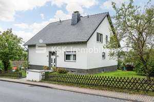 Wohnen nach Ihren Vorstellungen: Großzügiges Zweifamilienhaus in Königswinter! – Die vollständige Adresse der Immobilie erhältst du vom Anbieter., 53639 Königswinter – Vorschaubild 1