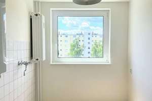 Bezugsfreie + käuferprov.freie 2-Zi.-Whg. mit Balkon + Aufzug in SPANDAU + 2025 teilsaniert + Garage – Pfefferweg 6, 13589 Falkenhagener Feld, Berlin – Vorschaubild 6