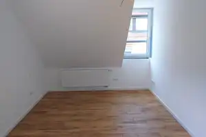 Nürnberg Altstadt: in 2019 neu ausgebaute top 3-Zimmer DG-Wohnung, Dachloggia, Kochinsel, Parkett – Nürnberg – Vorschaubild 19