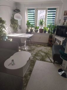 Charmante 2 Zimmer Wohnung oberhalb vom Luisenviertel mit Einbauküche