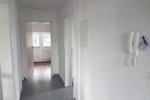 Neuwertige  3-Zimmer-Dachgeschosswohnung  in Siegen-Zentrum  – Hambergstr. 56, 57074 Siegen-Wittgenstein (Kreis) – Vorschaubild 2