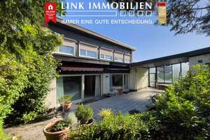 Familientraum in Leonberg – Wohlfühloase mit Kamin, Balkon und Einliegerwohnung – Die vollständige Adresse der Immobilie erhältst du vom Anbieter., 71229 Leonberg – Vorschaubild 1