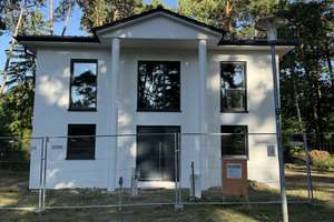Architektur trifft Individualität: Exklusive Stadtvilla mit Design-Kragarmtreppe – Die vollständige Adresse der Immobilie erhältst du vom Anbieter., 15827 Blankenfelde-Mahlow – Vorschaubild 2