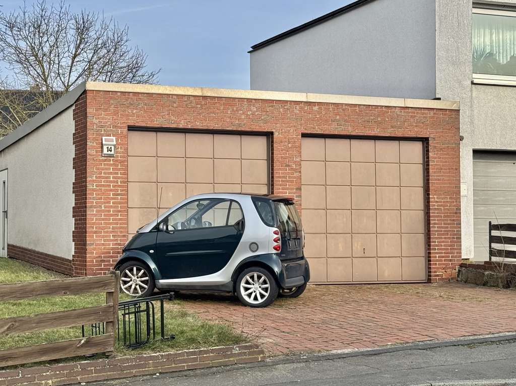 Immobilie in Fuldabrück - Vielseitig nutzbares Zweifamilienhaus mit

ausgebautem Dachgeschoss in schöner Wohnlage v. Bergshs - Bild 3