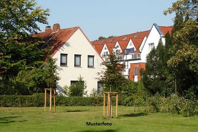 Aus Alt mach Neu! Ehem. Vierfamilienhaus ohne Dacheindeckung
