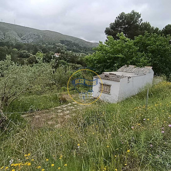 Landhaus mit Grundstück in exklusiver Lage in Ontinyent