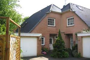 Hochwertige Doppelhaushälfte in ruhiger Anwohnerstraße