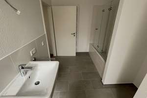 Schöne und helle 2 Zimmerwohnung in einem ruhigen Hinterhaus zentral in Wiesbaden – Die vollständige Adresse der Immobilie erhältst du vom Anbieter., 65183 Mitte, Wiesbaden – Vorschaubild 3