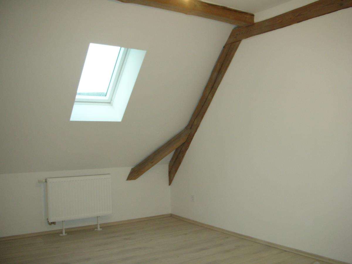 Immobilie in Aurachtal - Vier-Zimmer-Wohnung im Dachgeschoss, Gartenanteil und Kfz-Stellplatz in Aurachtal-Münchaurach  - Bild 2