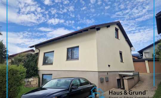 Einfamilienhaus mit Einliegerwohnung und 2 Garagen in ruhiger Lage von Sonnenbühl (Genkingen)