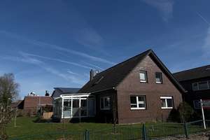 Vielseitiges Einfamilienhaus mit großzügigem Garten direkt am Kanal – Rajen 254, 26817 Rhauderfehn – Vorschaubild 2