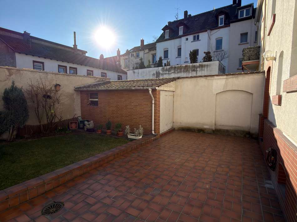 Innenhof mit Gartenfläche