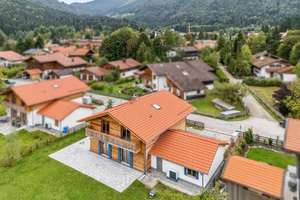 Exklusiver Erstbezug: Neuwertiges Einfamilienhaus mit großem Grundstück in Schliersee-Neuhaus – Die vollständige Adresse der Immobilie erhältst du vom Anbieter., 83727 Schliersee – Vorschaubild 1