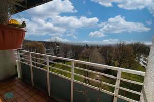 ***wohnen mit Weitblick – Stilvolle Etagenwohnung mit Loggia und Charme