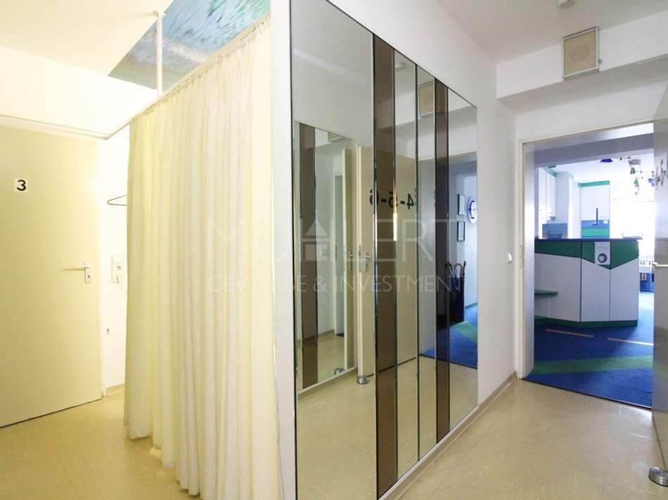 Flur zu den Patientenkabinen