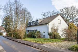 Raum für Leben und Ruhe -
Großes, freistehendes Einfamilienhaus mit Einliegerwohnung in bester Lage – Die vollständige Adresse der Immobilie erhältst du vom Anbieter., 52074 Laurensberg (Statistischer Bezirk), Aachen – Vorschaubild 2