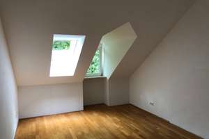 Lichtdurchflutete 3-Zi. Dachgeschoss-Wohnung mit Balkon in schöner Lage über dem Herzogpark – Wahnfriedallee 1a, 81925 Herzogpark, München – Vorschaubild 8