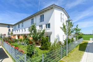 Bestens ausgestattetes NEUBAU-Reiheneckhaus in Großkarolinenfeld! – Die vollständige Adresse der Immobilie erhältst du vom Anbieter., 83109 Großkarolinenfeld – Vorschaubild 1
