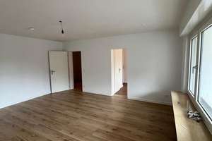 Frisch renovierte 4 Zimmer Wohnung mit Gästebad
