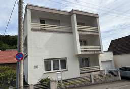 zur Straße