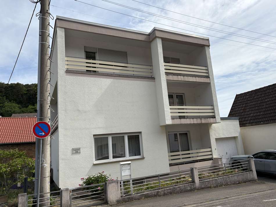 zur Straße