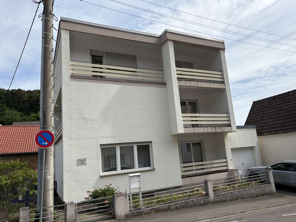 Großzügiges Einfamilienhaus mit Weitblick in Hambach  – 9 Zimmer, 5 Balkone, großer Garten