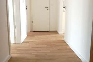 Neuwertige 3-Zimmer-Wohnung mit Einbauküche und Weserblick in der Überseestadt – Kommodore-Johnsen-Boulevard 20, 28217 Überseestadt, Bremen – Vorschaubild 4