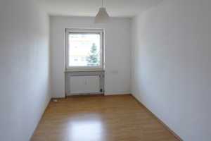 NAHE MÖGELDORFER PLÄRRER UND TIERGARTEN: 3-ZIMMER-ETW MIT GROSSEM SÜDBALKON UND AUSSEN-STELLPLATZ – Ostendstraße 220, 90482 Nürnberg – Vorschaubild 8